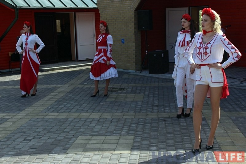 Пасеў, майстар-класы і паказ мод: у цэнтры "Спадчына" прайшло свята ільну Пасеў, майстар-класы і паказ мод: у цэнтры "Спадчына" прайшло свята ільну