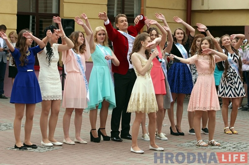 У гродзенскай гімназіі №10 прагучаў апошні званок У гродзенскай гімназіі №10 прагучаў апошні званок