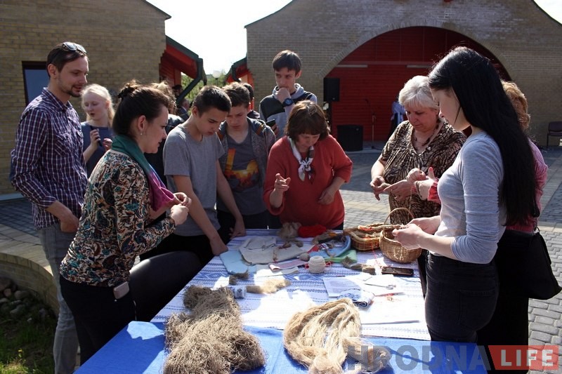 Пасеў, майстар-класы і паказ мод: у цэнтры "Спадчына" прайшло свята ільну Пасеў, майстар-класы і паказ мод: у цэнтры "Спадчына" прайшло свята ільну