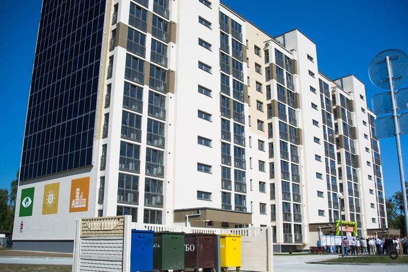 У Гродне прэзентавалі другі энергаэфектыўны дом: на чым жыхары зэканомяць і ў чым ёсць нязручнасці