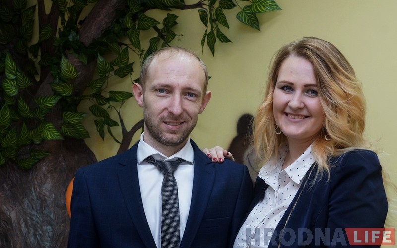 Можна ў крэсле, а можна пад сталом. Дзе стрыгчыся ў “Падстрыгульках” вырашаюць малыя кліенты