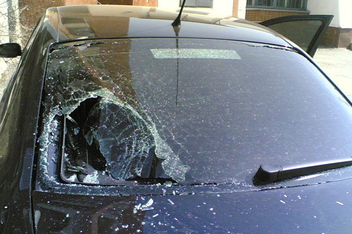 Пенсіянер-хуліган з Гродна атрымаў 2 месяцы арышту за кінутую з пятага паверха бутэльку Пенсіянер-хуліган з Гродна атрымаў 2 месяцы арышту за кінутую з пятага паверха бутэльку