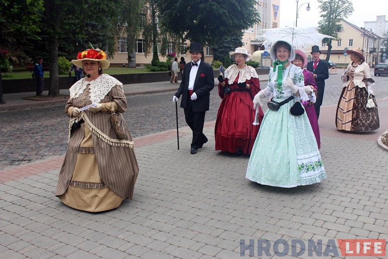 Летні баль прайшоў каля дома Ажэшкі ў Гродне Летні баль прайшоў каля дома Ажэшкі ў Гродне