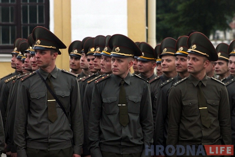 У цэнтры Гродна прайшла рэпетыцыя парада да Дня Незалежнасці У цэнтры Гродна прайшла рэпетыцыя парада да Дня Незалежнасці