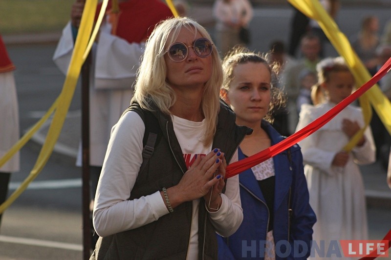 Тысячы каталікоў прайшлі па вуліцах Гродна ў свята Божага цела (ФОТА) Тысячы каталікоў прайшлі па вуліцах Гродна ў свята Божага цела (ФОТА)