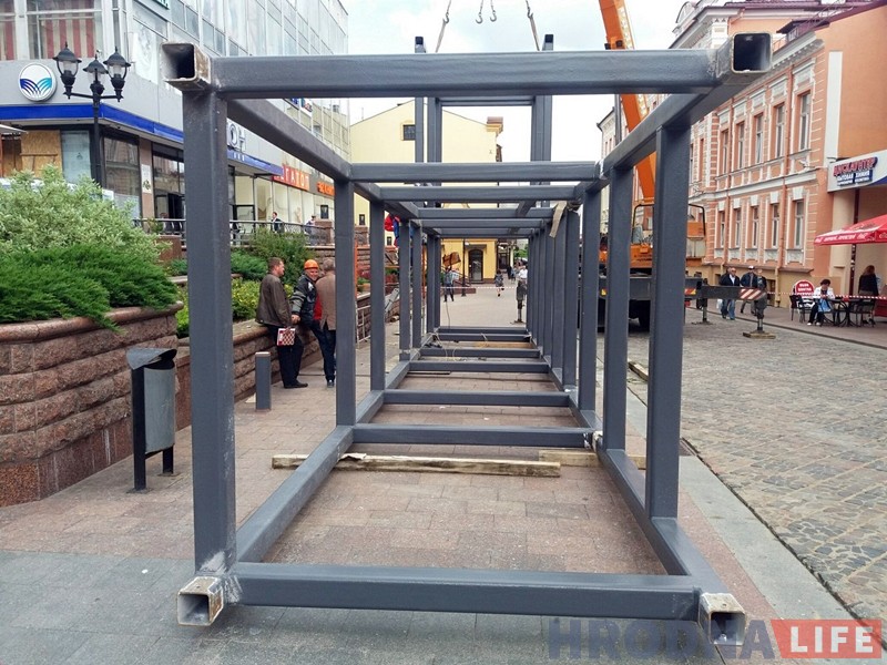 На Савецкай пачалі ўсталёўваць шахту для ліфта на назіральную пляцоўку "Нёмана" На Савецкай пачалі ўсталёўваць шахту для ліфта на назіральную пляцоўку "Нёмана"