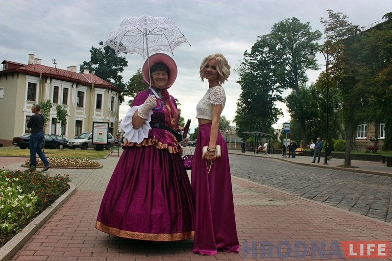 Летні баль прайшоў каля дома Ажэшкі ў Гродне Летні баль прайшоў каля дома Ажэшкі ў Гродне