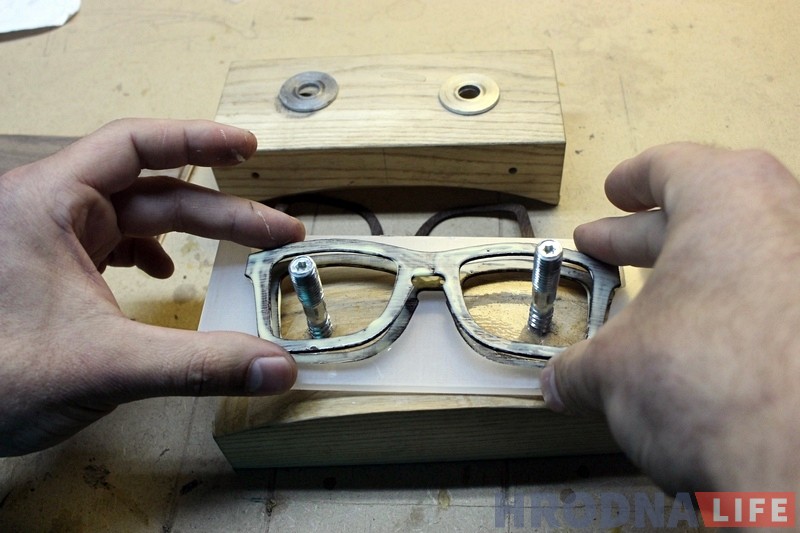 Made in Hrodna: Як ствараюцца драўляныя акуляры за 100 долараў ад гродзенскага брэнда "Mark Twain"