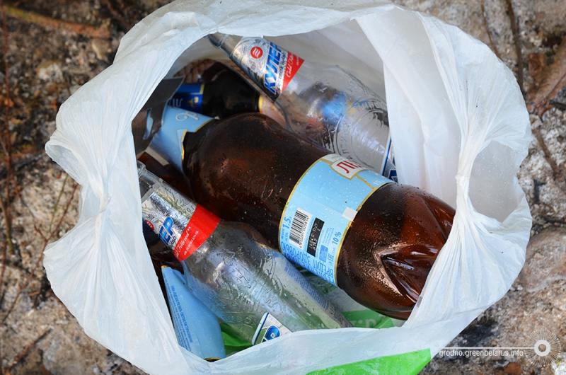 У лесапарк Румлёва ўключылі новы ўчастак лесу, але найпрыгажэйшыя месцы патанаюць у смецці