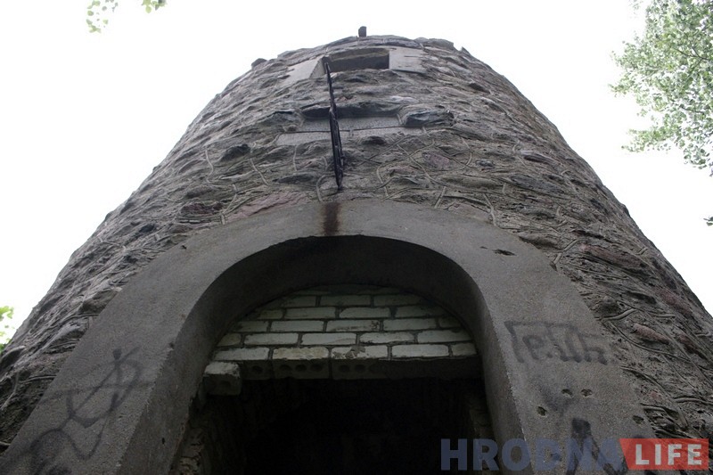 Старую вежу ў Румлёўскiм парку купляюць з аўкцыёну за 9000 долараў. Што там будзе - пакуль невядома Старую вежу ў Румлёўскiм парку купляюць з аўкцыёну за 9000 долараў. Што там будзе - пакуль невядома