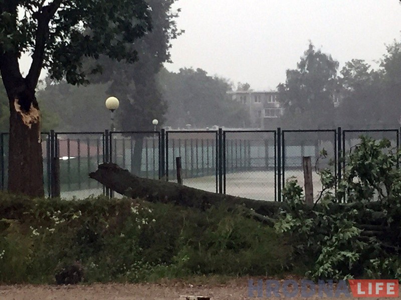 Першая буйная навальніца гэтага лета прайшла ў Гродне: фота наступстваў Першая буйная навальніца гэтага лета прайшла ў Гродне: фота наступстваў