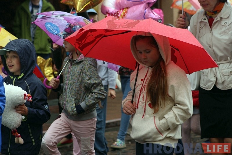 У Дзень абароны дзяцей у Гродне прайшоў дзіцячы парад, а таксама забег нявест і слінгамам У Дзень абароны дзяцей у Гродне прайшоў дзіцячы парад, а таксама забег нявест і слінгамам