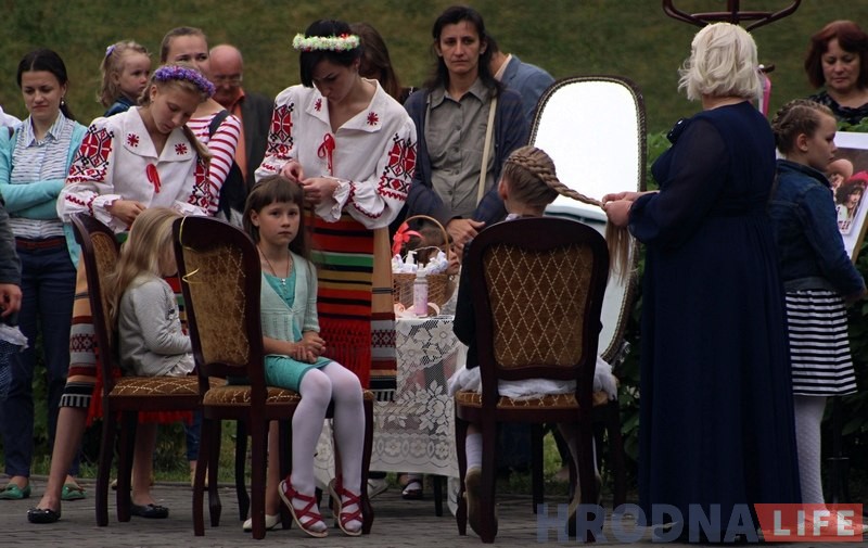 Летні баль прайшоў каля дома Ажэшкі ў Гродне Летні баль прайшоў каля дома Ажэшкі ў Гродне