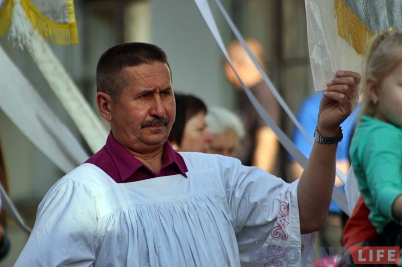 Тысячы каталікоў прайшлі па вуліцах Гродна ў свята Божага цела (ФОТА) Тысячы каталікоў прайшлі па вуліцах Гродна ў свята Божага цела (ФОТА)