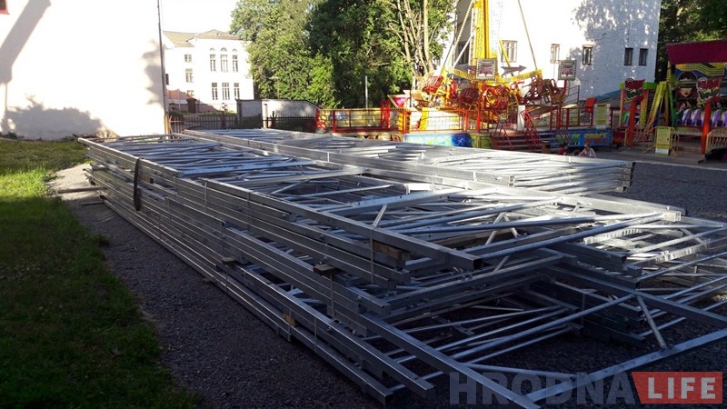 Мінчане будуць зайздросціць: у Гродна прывезлі першую частку новых "амерыканскіх горак"