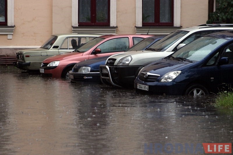 Першая буйная навальніца гэтага лета прайшла ў Гродне: фота наступстваў Першая буйная навальніца гэтага лета прайшла ў Гродне: фота наступстваў
