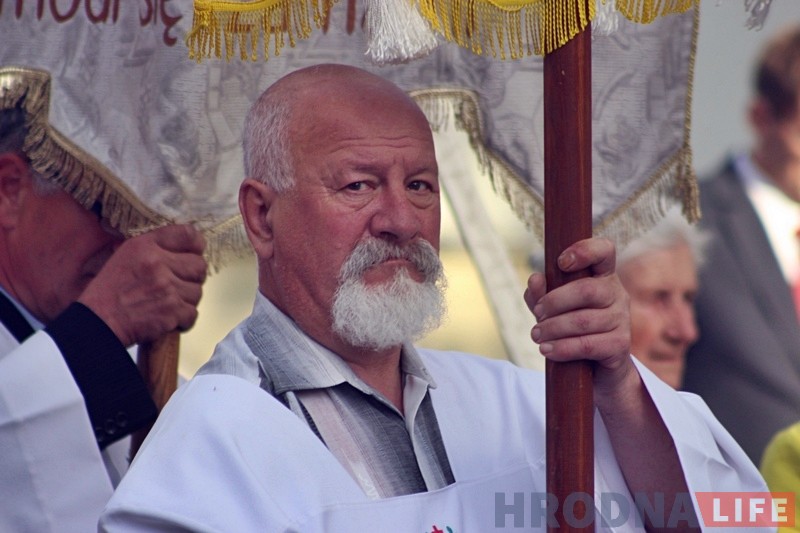 Тысячы каталікоў прайшлі па вуліцах Гродна ў свята Божага цела (ФОТА) Тысячы каталікоў прайшлі па вуліцах Гродна ў свята Божага цела (ФОТА)