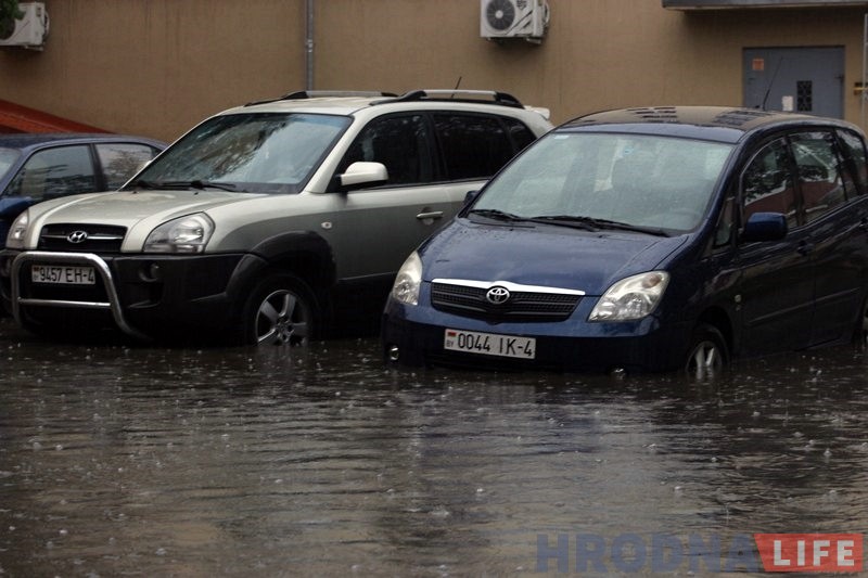 Першая буйная навальніца гэтага лета прайшла ў Гродне: фота наступстваў Першая буйная навальніца гэтага лета прайшла ў Гродне: фота наступстваў
