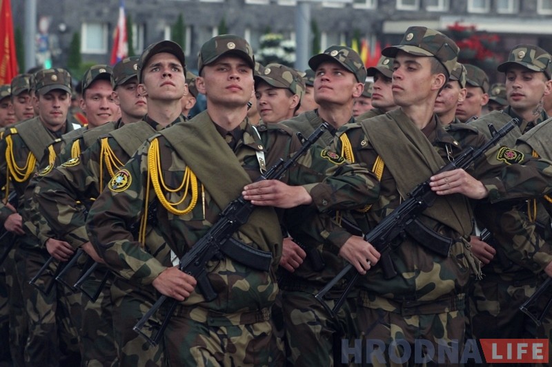 У цэнтры Гродна прайшла рэпетыцыя парада да Дня Незалежнасці У цэнтры Гродна прайшла рэпетыцыя парада да Дня Незалежнасці