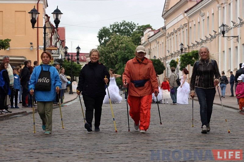 У Дзень абароны дзяцей у Гродне прайшоў дзіцячы парад, а таксама забег нявест і слінгамам У Дзень абароны дзяцей у Гродне прайшоў дзіцячы парад, а таксама забег нявест і слінгамам