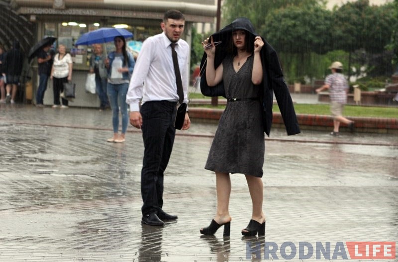 Першая буйная навальніца гэтага лета прайшла ў Гродне: фота наступстваў Першая буйная навальніца гэтага лета прайшла ў Гродне: фота наступстваў