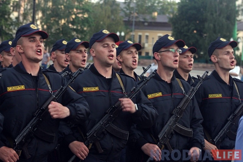 У цэнтры Гродна прайшла рэпетыцыя парада да Дня Незалежнасці У цэнтры Гродна прайшла рэпетыцыя парада да Дня Незалежнасці