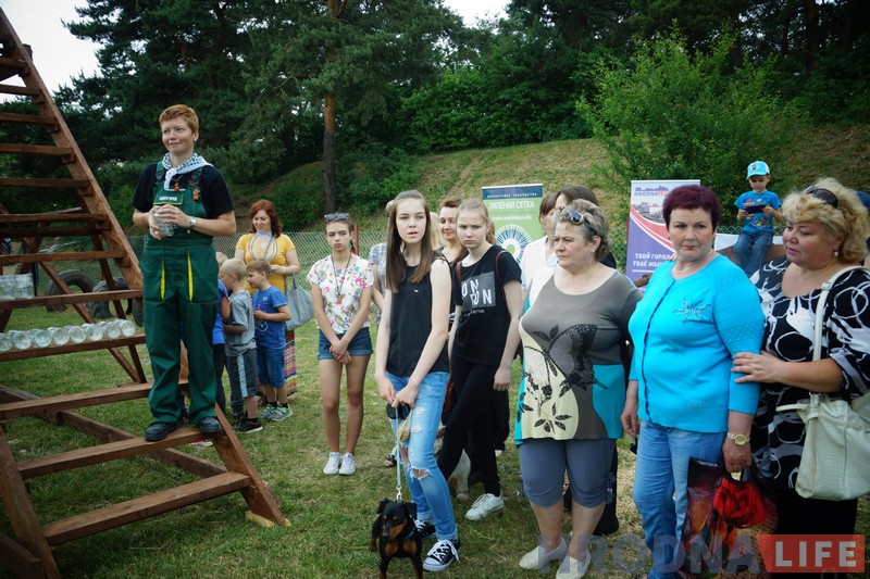 “Карыстайцеся, гэта для вас!” На Вішняўцы адсвяткавалі адкрыццё пляцоўкі для сабак