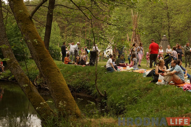 Індзейцы, каметы і замкі. Арт-пікнік “пачаставаў” наведвальнікаў паўсотняй майстар-класаў і забаваў