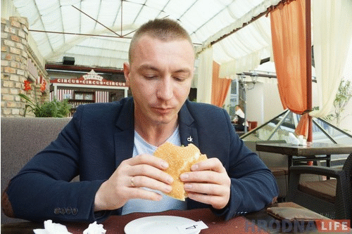 Пяць гродзенскіх бургераў: эксперт пакаштаваў вулічны фаст-фуд на сляпой дэгустацыі