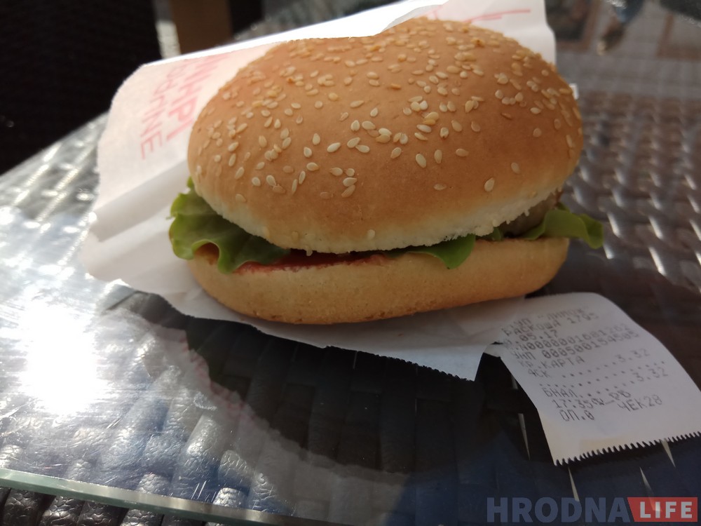 Пяць гродзенскіх бургераў: эксперт пакаштаваў вулічны фаст-фуд на сляпой дэгустацыі