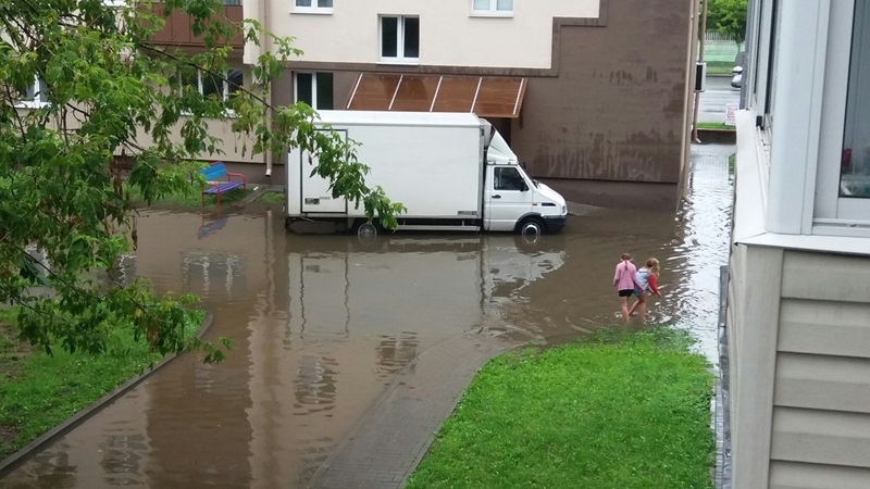 Наступствы моцнага дажджу ў Гродне: зноў затапіла вуліцы