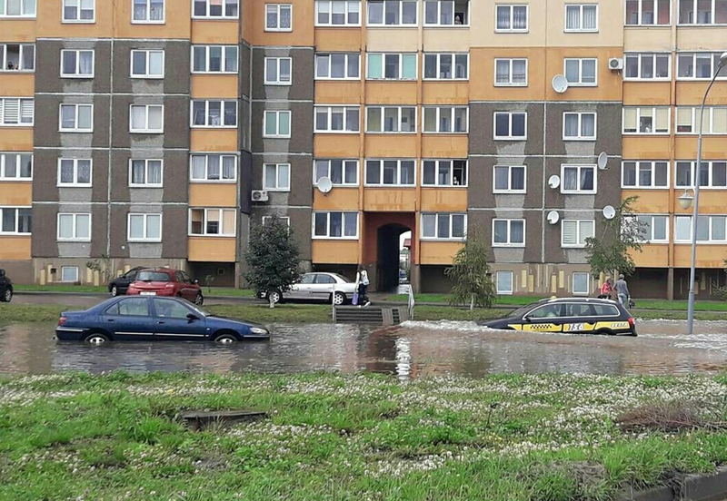 Наступствы моцнага дажджу ў Гродне: зноў затапіла вуліцы