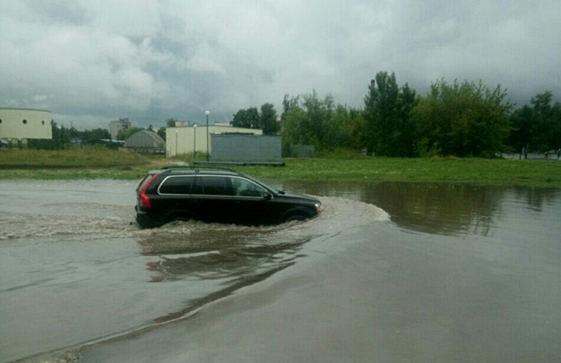 Наступствы моцнага дажджу ў Гродне: зноў затапіла вуліцы