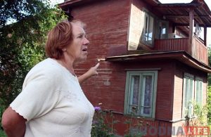 "Нам нiчога не робяць, а мы павінны захоўваць". Жыхары вуліцы Мядовай не радыя статусу каштоўнасці для сваіх дамоў