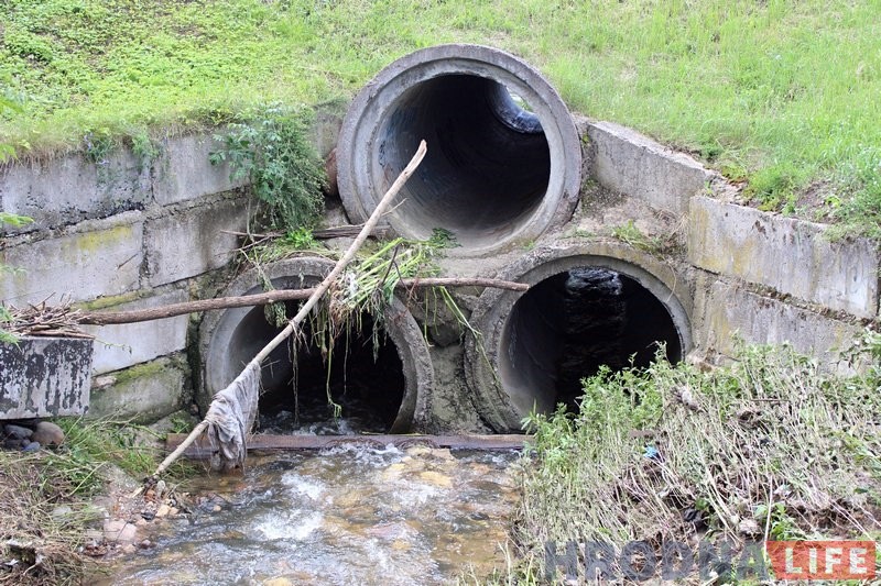 "Уся вада з горада разам са смеццем цячэ да нас". Жыхары вулiцы Працоўнай аб праблемах з Гараднічанкай
