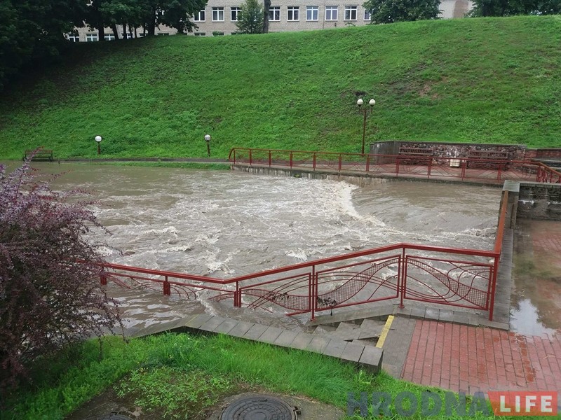 Наступствы моцнага дажджу ў Гродне: зноў затапіла вуліцы