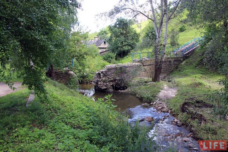 "Уся вада з горада разам са смеццем цячэ да нас". Жыхары вулiцы Працоўнай аб праблемах з Гараднічанкай