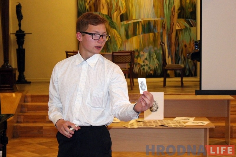 "У гэтых карт ёсць гісторыя, а зараз і будучыня". У Гродне прэзентавалі адноўленыя карты Лапіных "У гэтых карт ёсць гісторыя, а зараз і будучыня". У Гродне прэзентавалі адноўленыя карты Лапіных