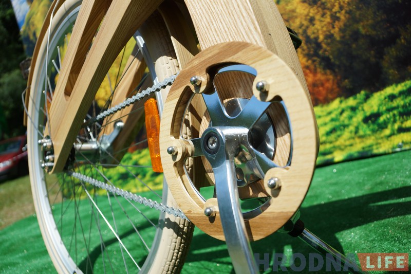 Драўляны ровар скарыў міні-марафон і сэрцы гледачоў на “Суседзях-2017”