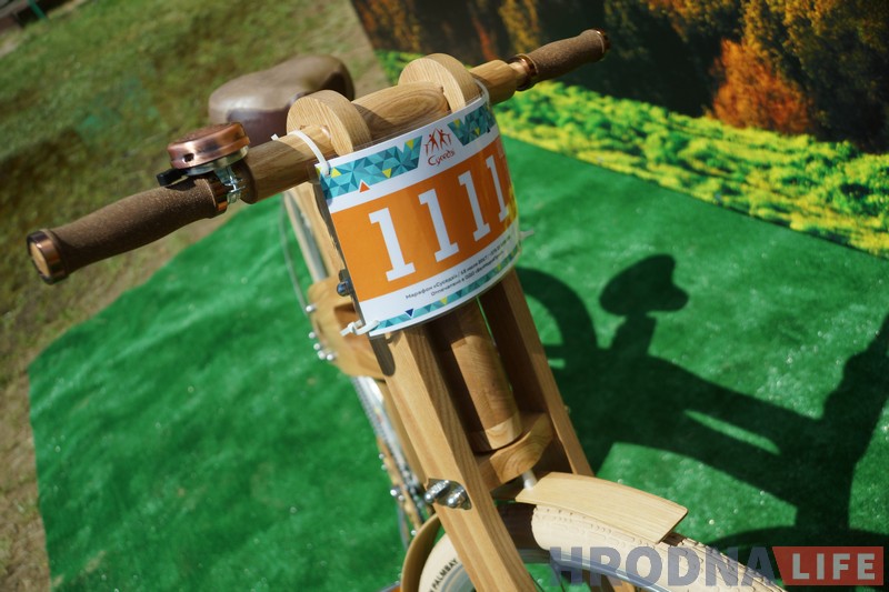 Драўляны ровар скарыў міні-марафон і сэрцы гледачоў на “Суседзях-2017”