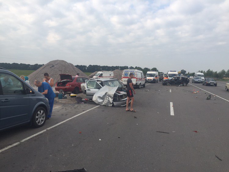 Каля Кіева сутыкнуліся аўтамабілі з Гродзенскага рэгіёна. Медыкі выстаўляюць рахунак: 350 даляраў за суткі (Відэа)