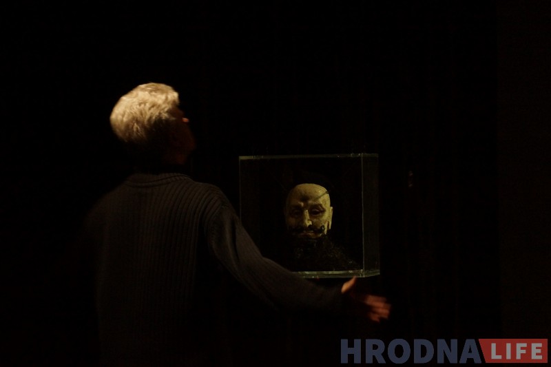 “Сюр мае быць сюрам”. Мастачка расказала пра смешных лялек з нясмешнай “Камедыі Юдзіфі”