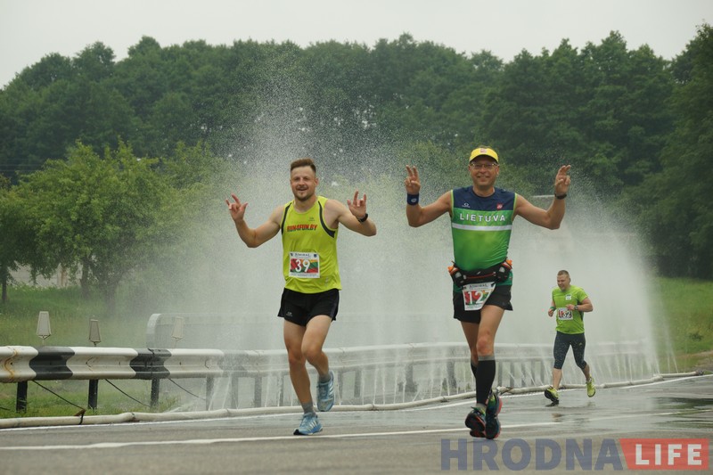 “Мяжу мінулі, не спыняючыся”. Удзельнікі трансгранічнага марафона ў сёмы раз прабеглі ад Гродна да Друскенік “Мяжу мінулі, не спыняючыся”. Удзельнікі трансгранічнага марафона ў сёмы раз прабеглі ад Гродна да Друскенік