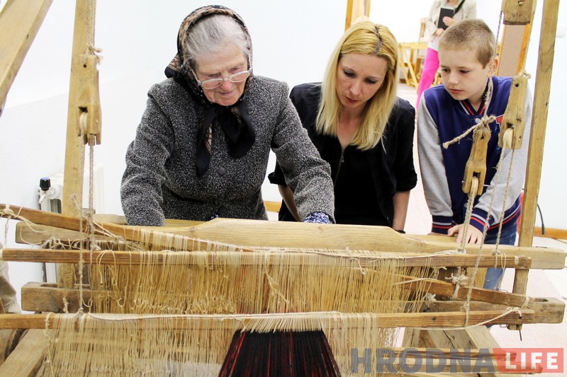 “Адрадзіць і захаваць”. Вера Ігнатаўна Белакоз пра аднаўленне ткацкіх традыцый у вёсцы Гудзевічы