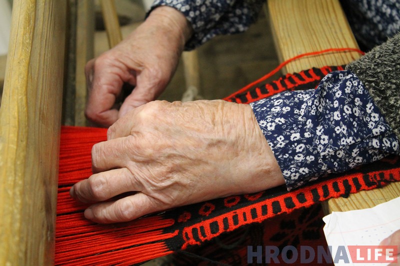 “Адрадзіць і захаваць”. Вера Ігнатаўна Белакоз пра аднаўленне ткацкіх традыцый у вёсцы Гудзевічы