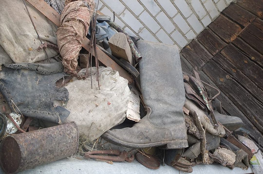 Унікальныя рэчы Чэслава Немана знайшлі ў Шчучынскім раёне