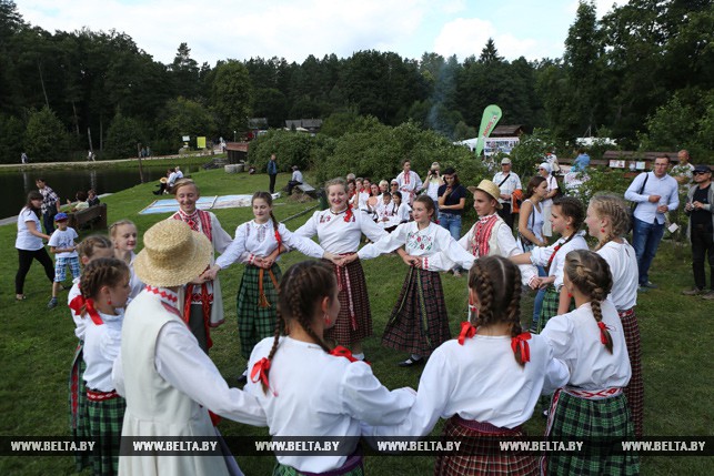 Фестываль на Аўгустоўскім канале адраджае традыцыі беларуска-польска-літоўскага памежжа Фестываль на Аўгустоўскім канале адраджае традыцыі беларуска-польска-літоўскага памежжа
