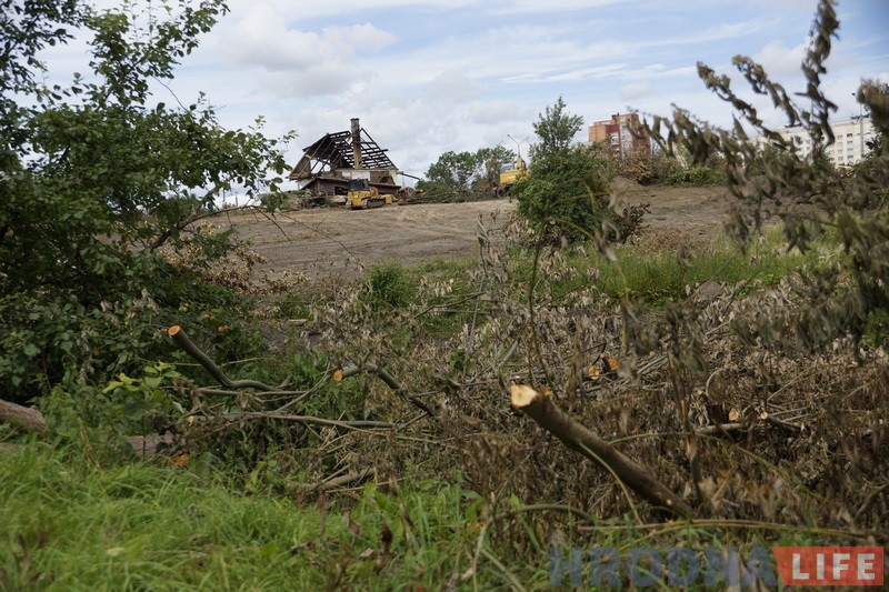 "Не будзе гэтых дамоў і не будзе "Белых рос"". На Дзевятоўцы зносяць апошнія дамы легендарнай вёскі "Не будзе гэтых дамоў і не будзе "Белых рос"". На Дзевятоўцы зносяць апошнія дамы легендарнай вёскі