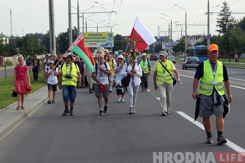 "Всех этих людей ведет религия". 400 паломников из разных городов Польши остановились в Гродно