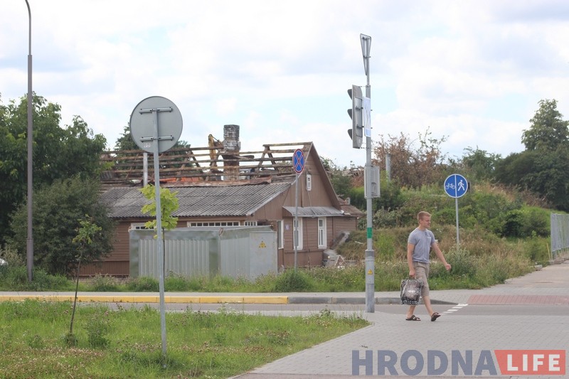 "Не будзе гэтых дамоў і не будзе "Белых рос"". На Дзевятоўцы зносяць апошнія дамы легендарнай вёскі "Не будзе гэтых дамоў і не будзе "Белых рос"". На Дзевятоўцы зносяць апошнія дамы легендарнай вёскі